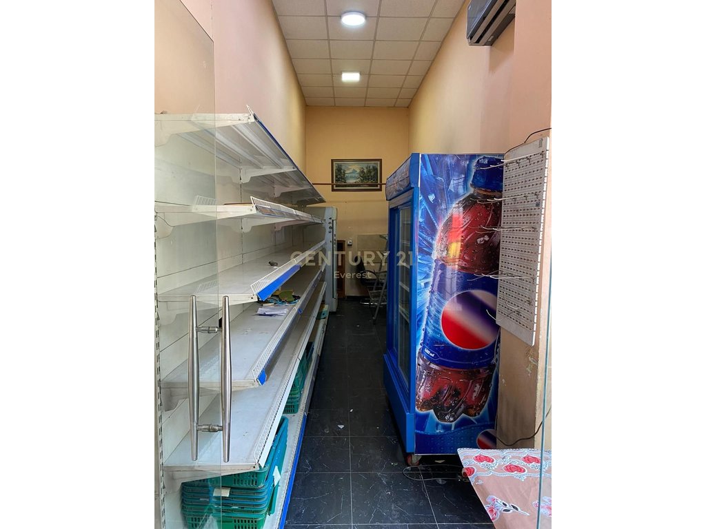 USLUGA COMPLEX, SHOP FOR RENT