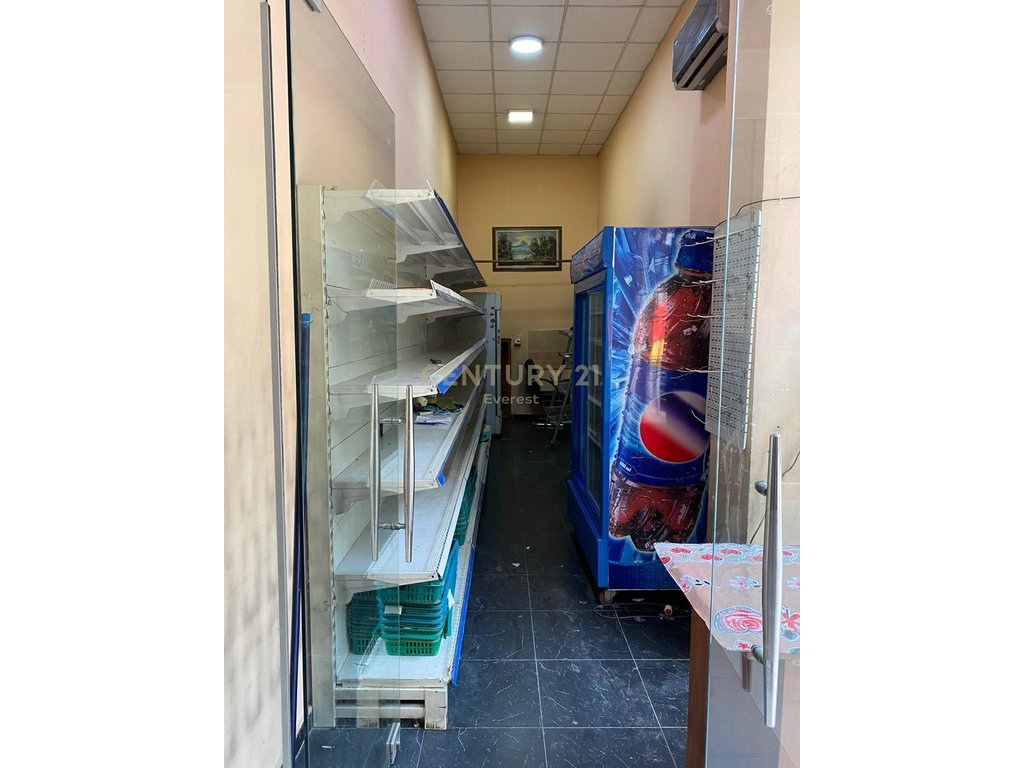 USLUGA COMPLEX, SHOP FOR RENT