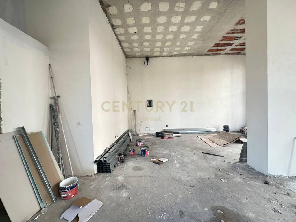LIQENI I THATE, COMMERCIAL SPACE FOR RENT
