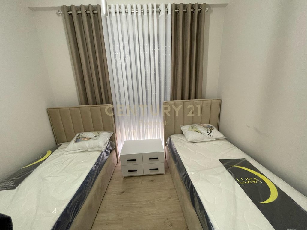 BARRICADE STREET, APARTMENT 2+1+2+2 PARKING SPACES FOR RENT