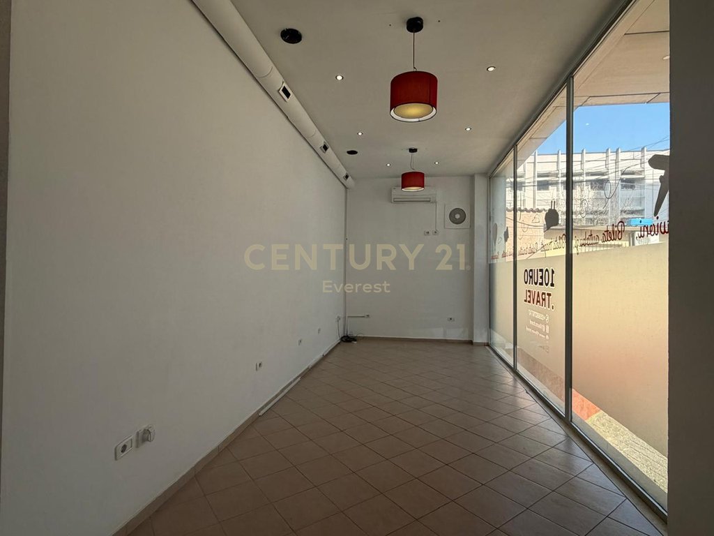 BLV. ZOGU I PARE, COMMERCIAL FOR RENT!