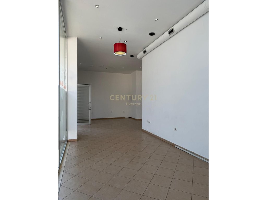BLV. ZOGU I PARE, COMMERCIAL FOR RENT!