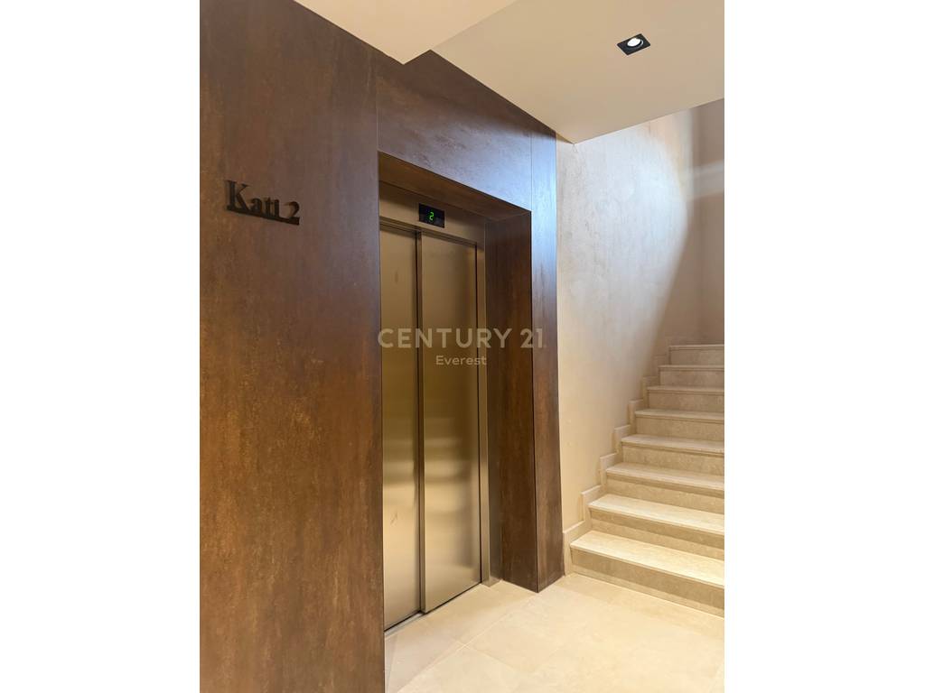 21 Dhjetori, Shesim Apartament 1+1!