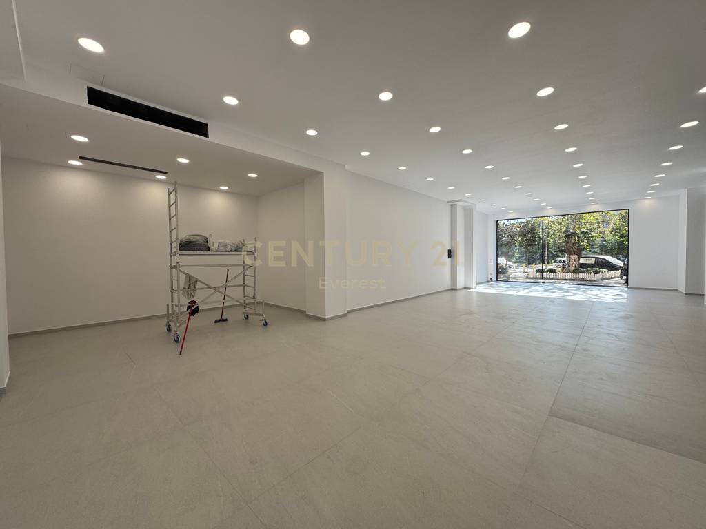 KOMPLEKSI DELIJORGJI, COMMERCIAL FOR SALE