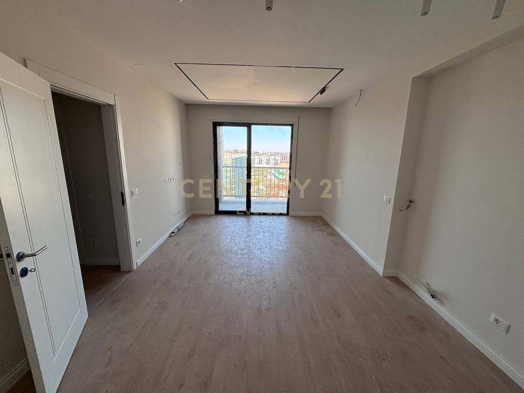 BULEVARDI I RI, 2+1+2 APARTMENT FOR SALE