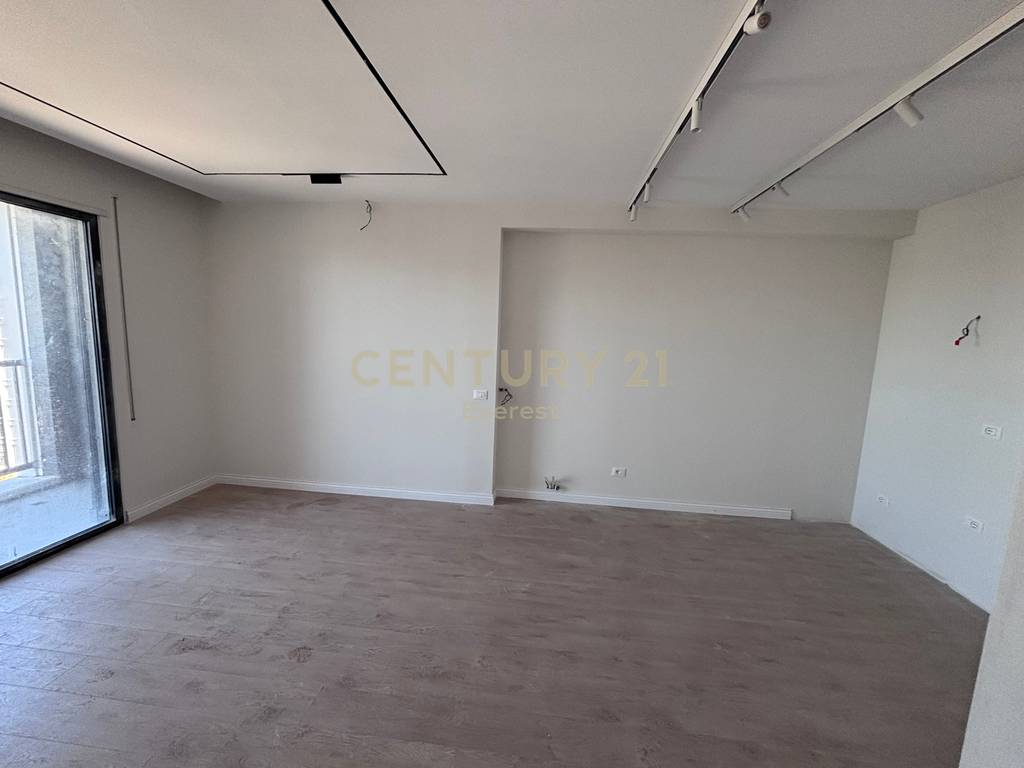 BULEVARDI I RI, 2+1+2 APARTMENT FOR SALE