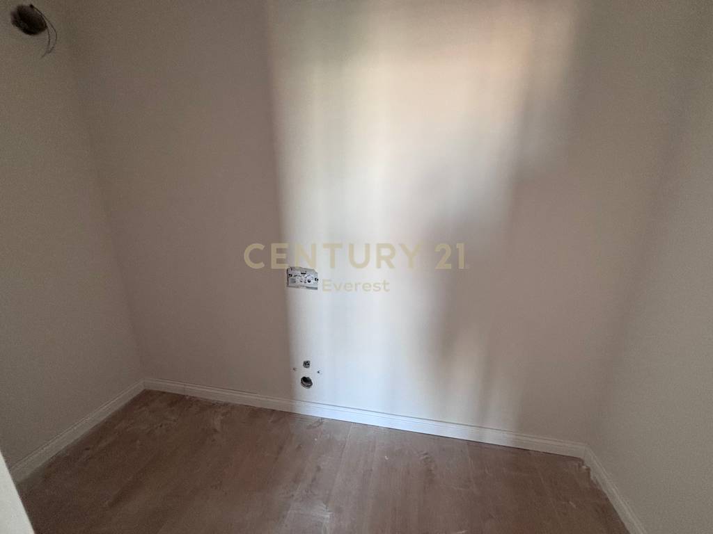BULEVARDI I RI, 2+1+2 APARTMENT FOR SALE
