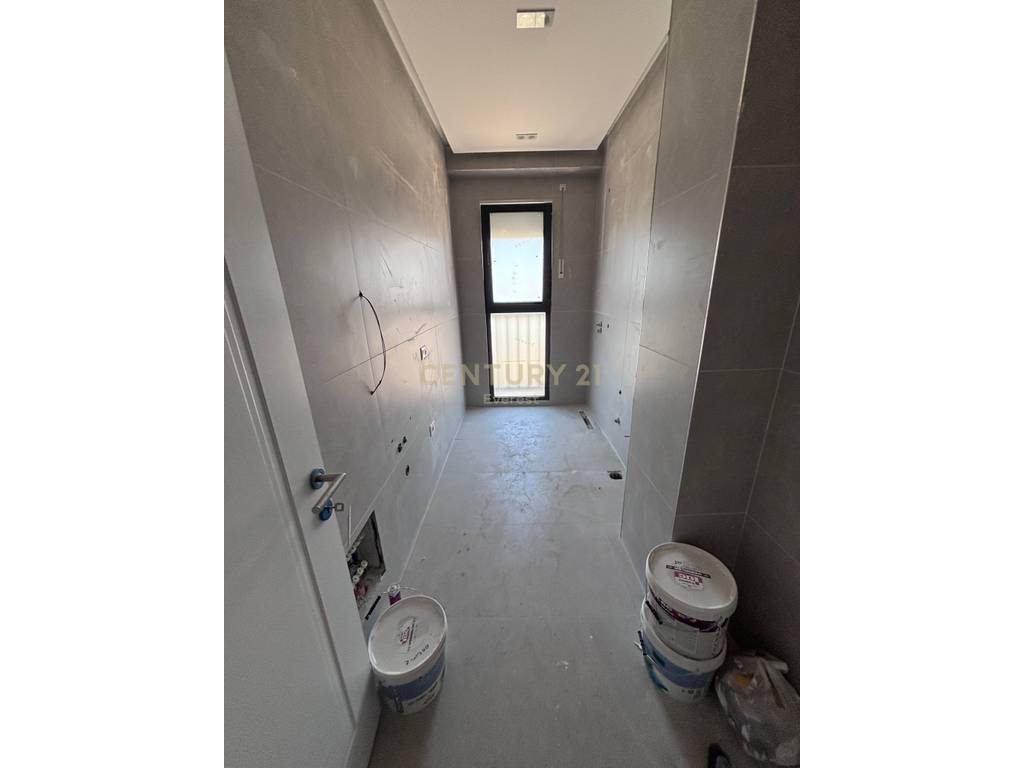 BULEVARDI I RI, 2+1+2 APARTMENT FOR SALE