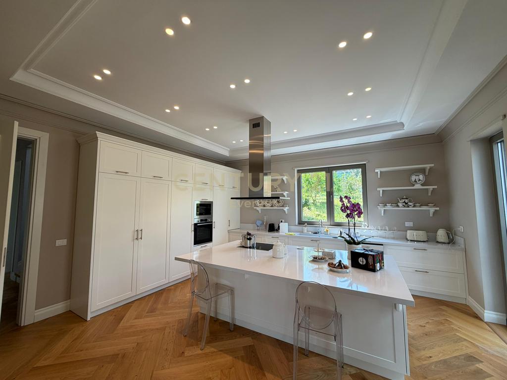 MJULL-BATHORE, 3-FLOOR VILLA WITH POOL FOR RENT