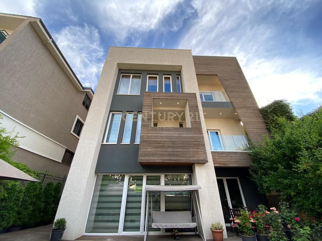 NEAR AMERICAN EMBASSY, VILLA FOR SALE