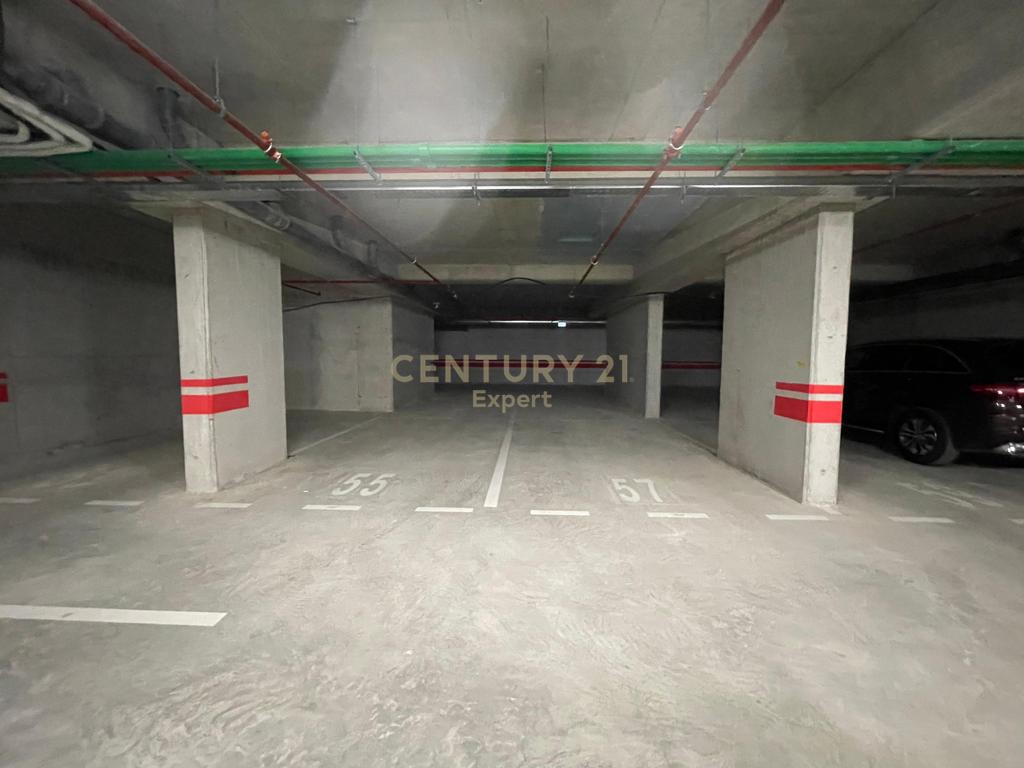COMMERCIAL UNIT FOR RENT IN RIVER RESIDENCE!!
