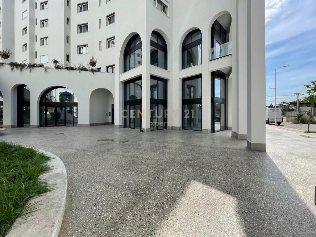 COMMERCIAL UNIT FOR RENT IN RIVER RESIDENCE!!