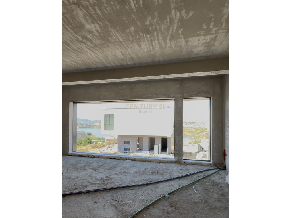 VILLA FOR SALE IN ONE OF THE RESIDENCES IN THE AREA OF FARKA!