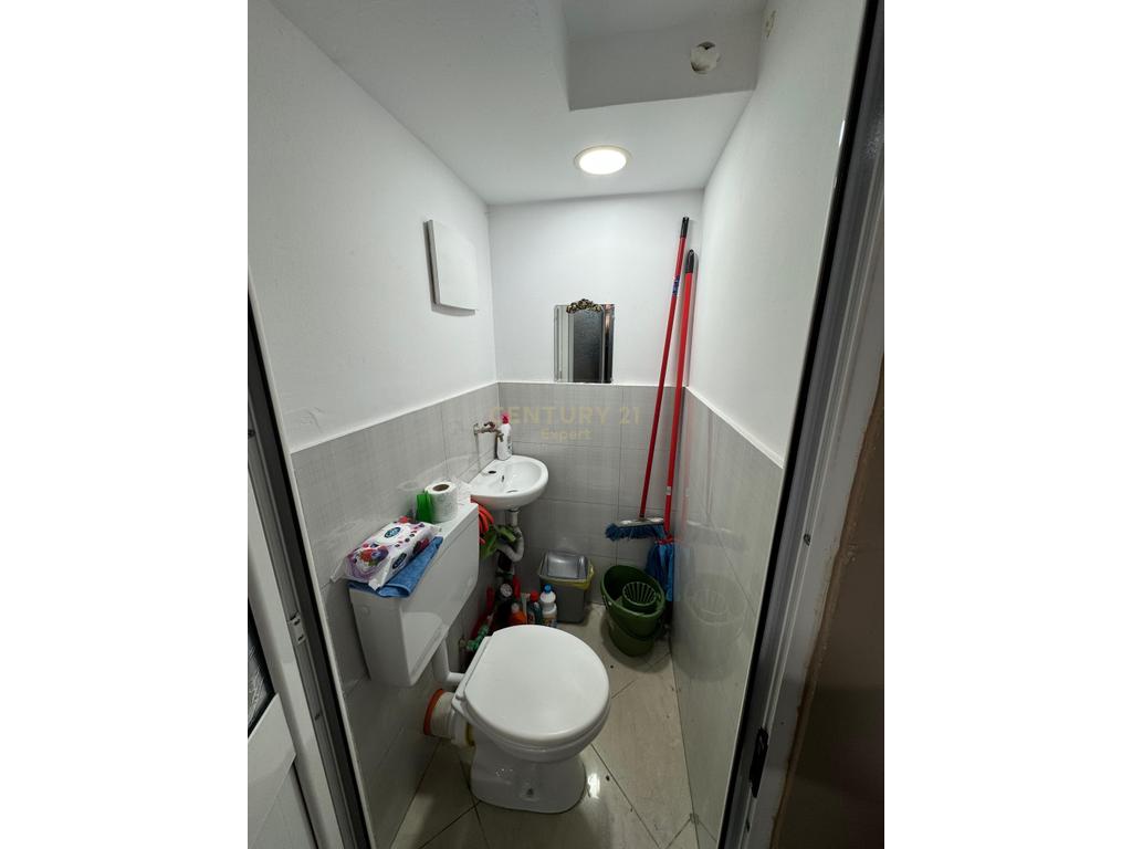 BUSINESS PREMISES FOR SALE IN THE OLD BLOCK