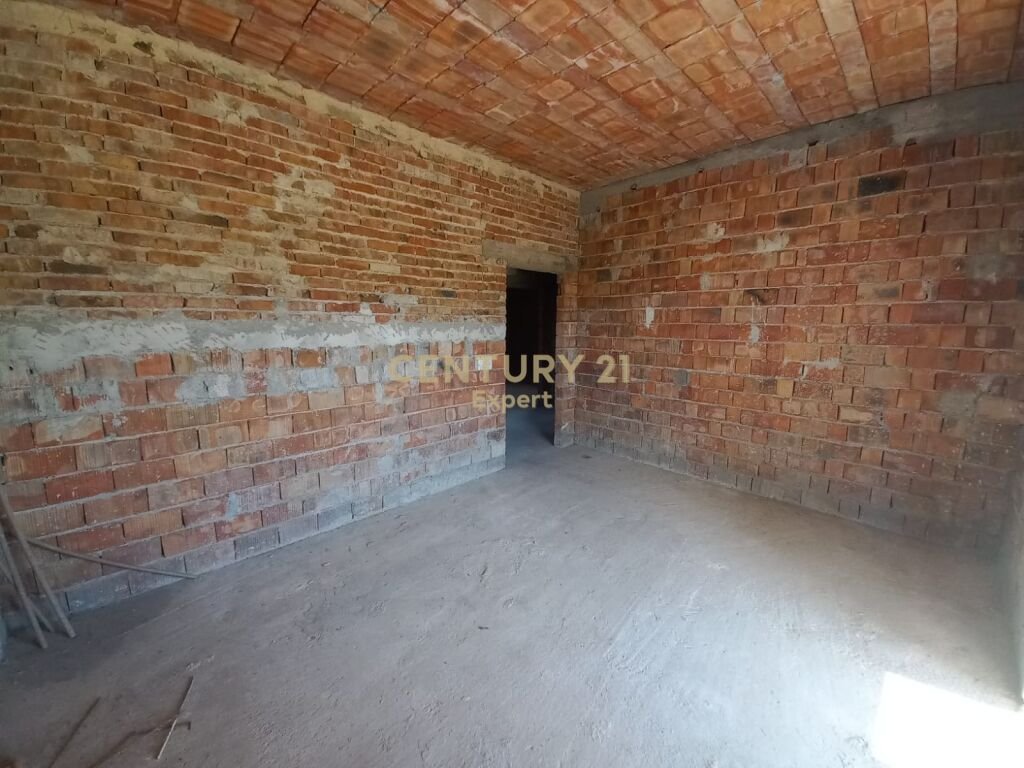 2-STOREY VILLA FOR SALE IN THE FIELD - PREZE