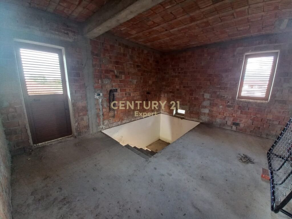 2-STOREY VILLA FOR SALE IN THE FIELD - PREZE