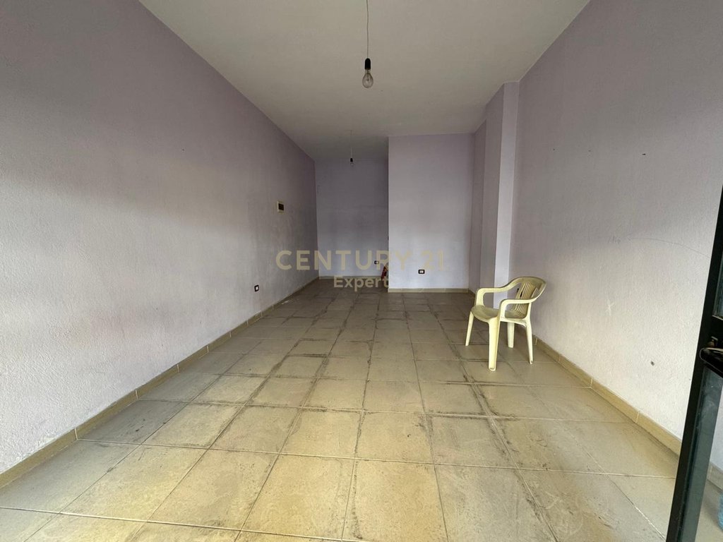 FOR RENT SHOP BEHIND GLOBE CENTER!