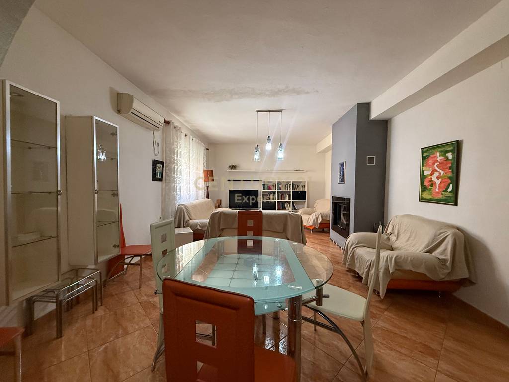Apartament 3+1 me qira ne zonen e Brrylit