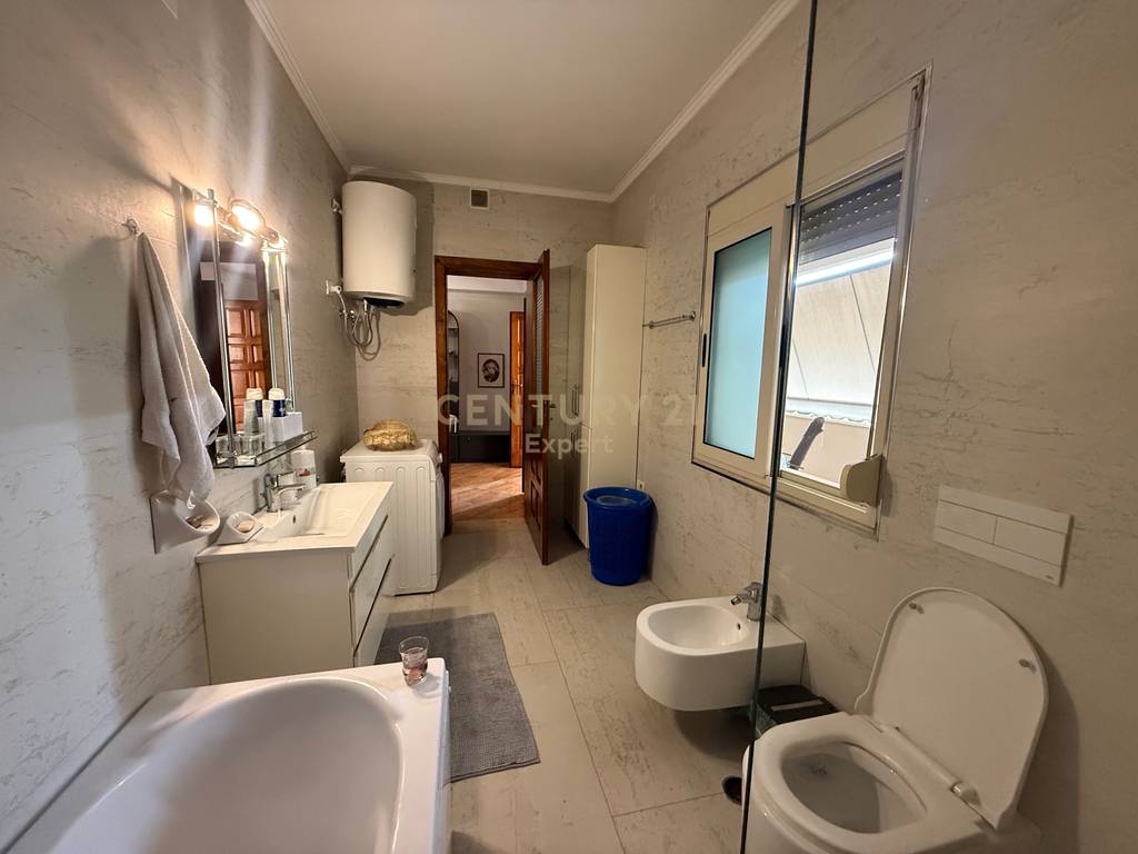 Apartament 3+1 me qira ne zonen e Brrylit