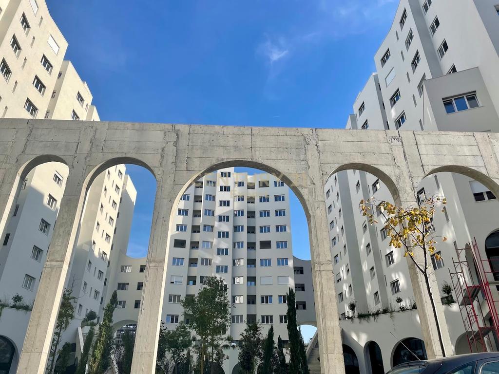 Business unit of 143.8 m2 for sale near River Residence.