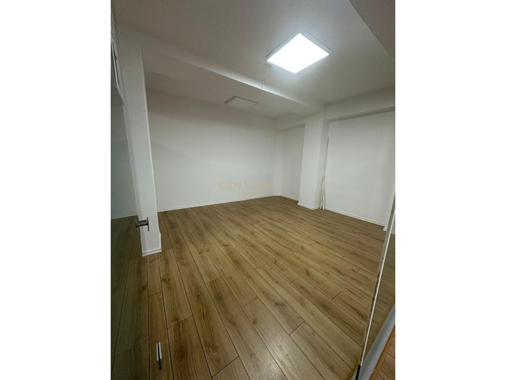 COMMERCIAL SPACE FOR SALE AT 21 DHJETORI!