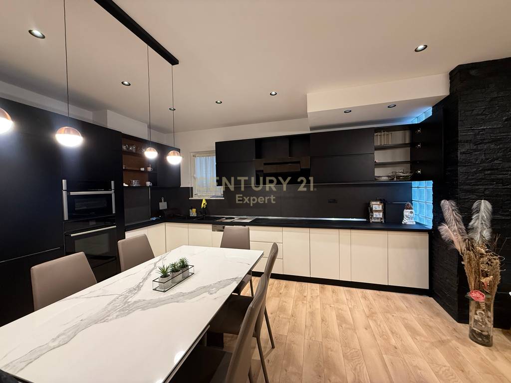For rent, Apartment 3+1+2+2 Parking Spaces in Fresk!