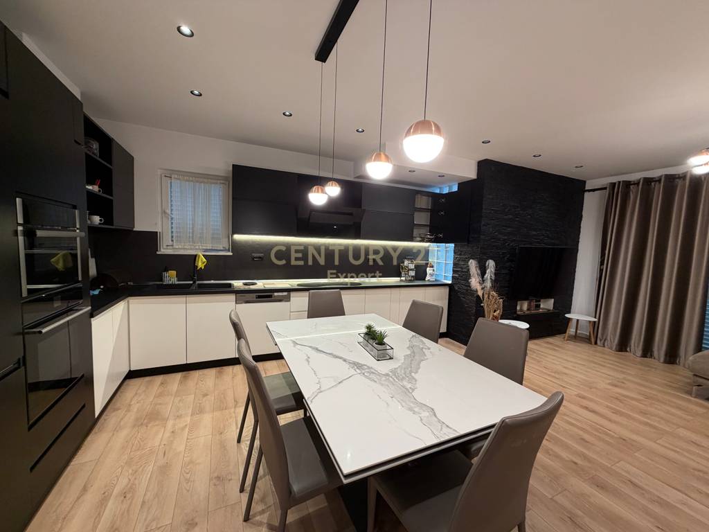 For rent, Apartment 3+1+2+2 Parking Spaces in Fresk!