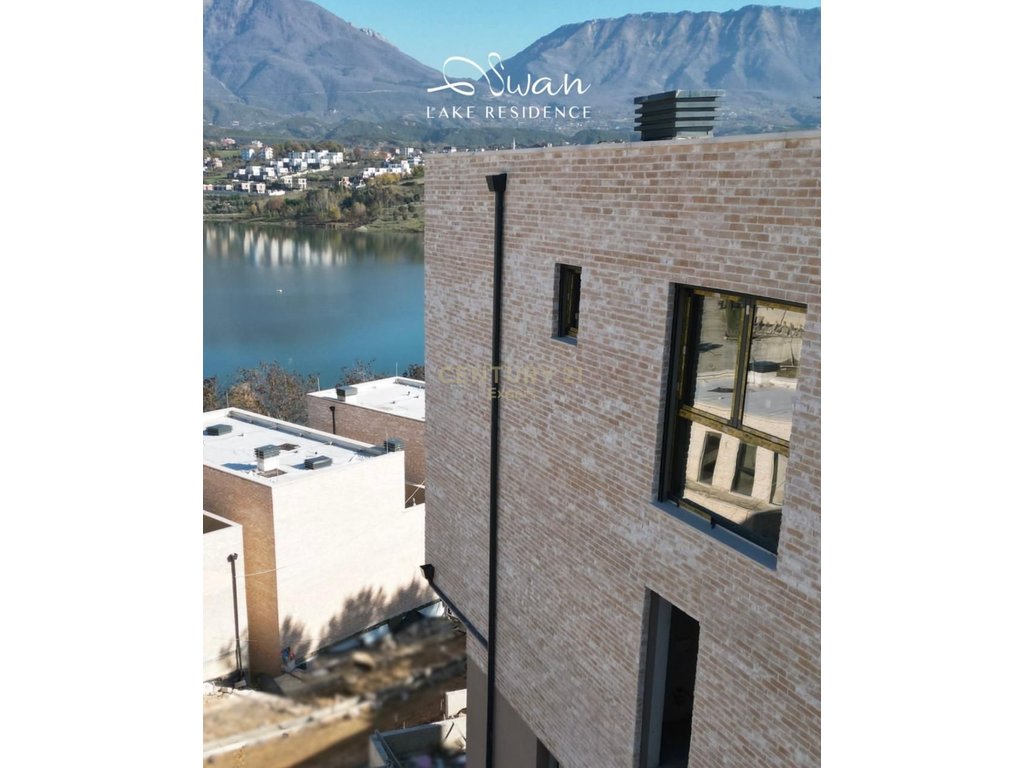 VILE WITH POOL FOR SALE IN SWAN LAKE RESIDENCES!