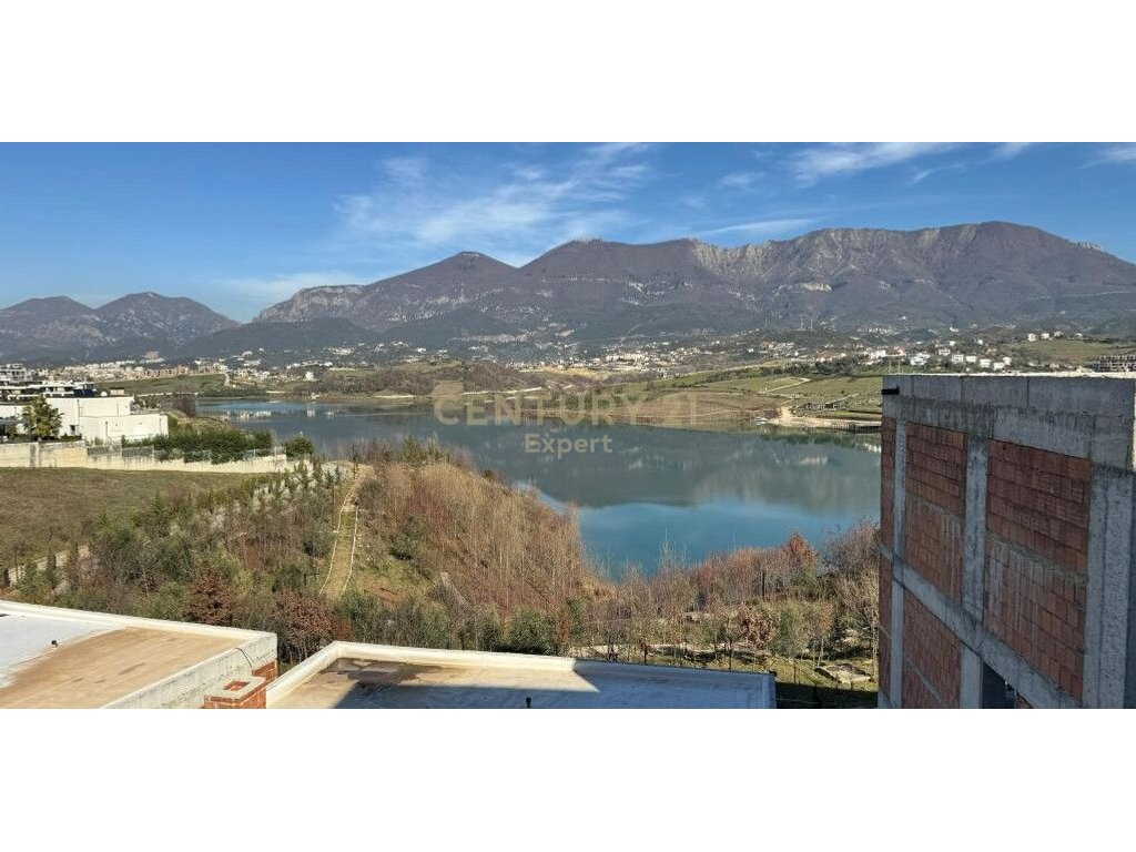 VILE WITH POOL FOR SALE IN SWAN LAKE RESIDENCES!