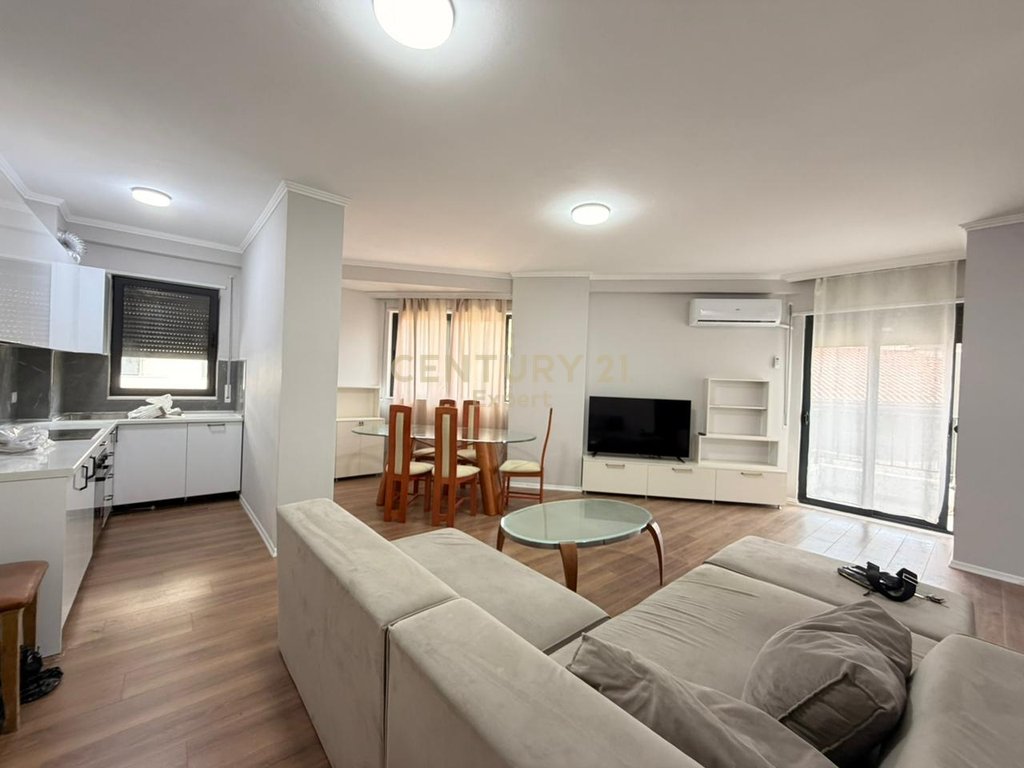 FOR RENT APARTMENT ON DURRES STREET!