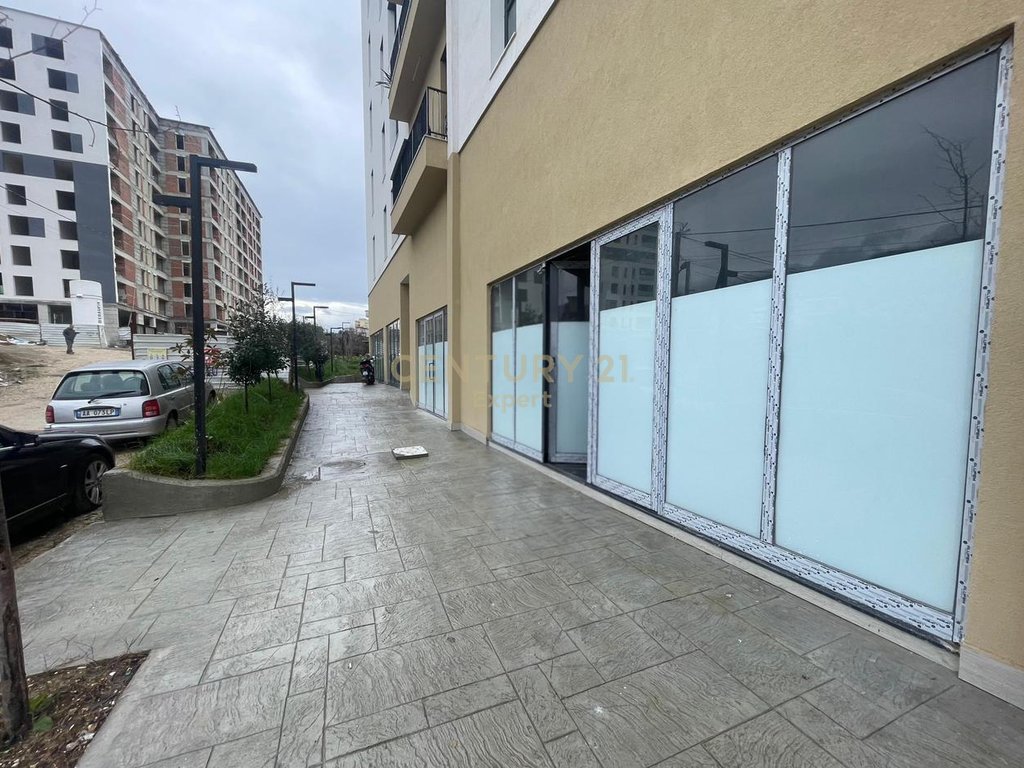 COMMERCIAL OPENSPACE UNIT FOR SALE IN KINOBLOCK RESIDENCE, PORCELAIN !!