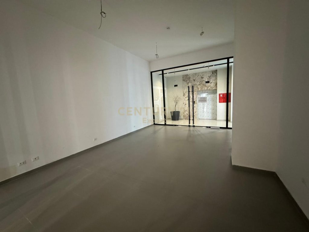 TEK GARDEN COMMERCIAL AMBIENT BUILDING FOR RENT