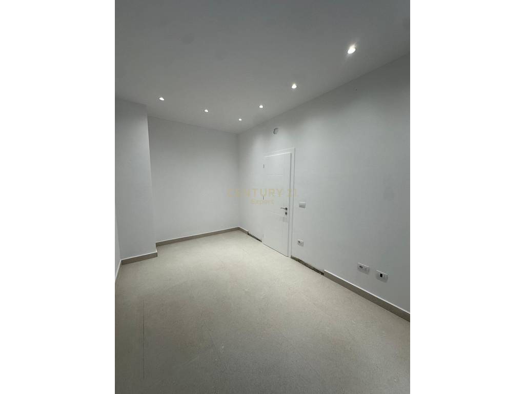 Shitet Okazion Apartament 1+1 Qerret