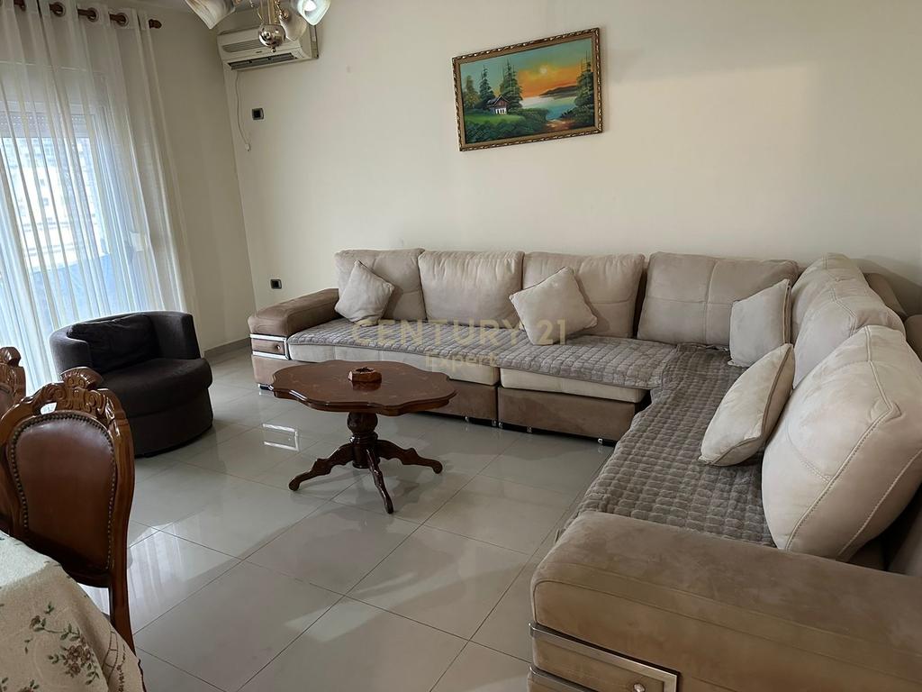 JAPIM ME QIRA APARTAMENT 2+1 TEK ISH PARKU