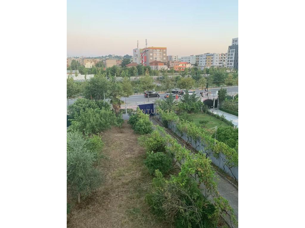 BUILDING FOR RENT 2 FLOORS + ATTIC WITH YARD NEXT TO MAIN ROAD!