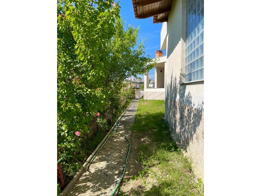 Long-term villa for rent in Arapaj