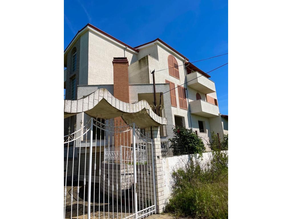 Long-term villa for rent in Arapaj