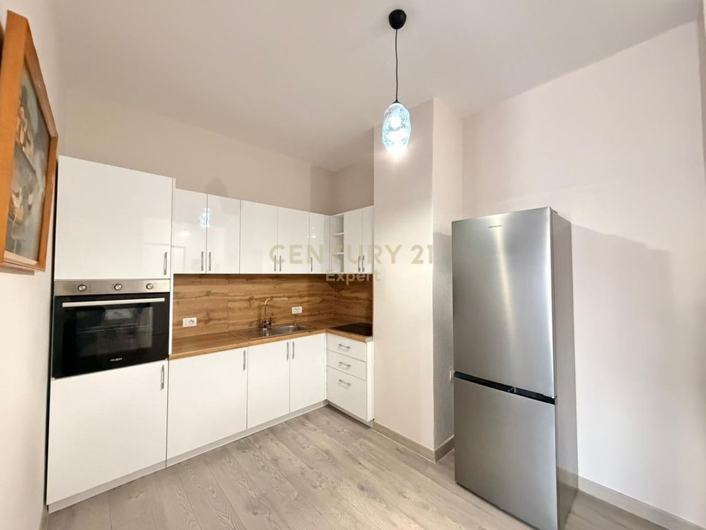 I am renting a 1+1 apartment near Brryli!
