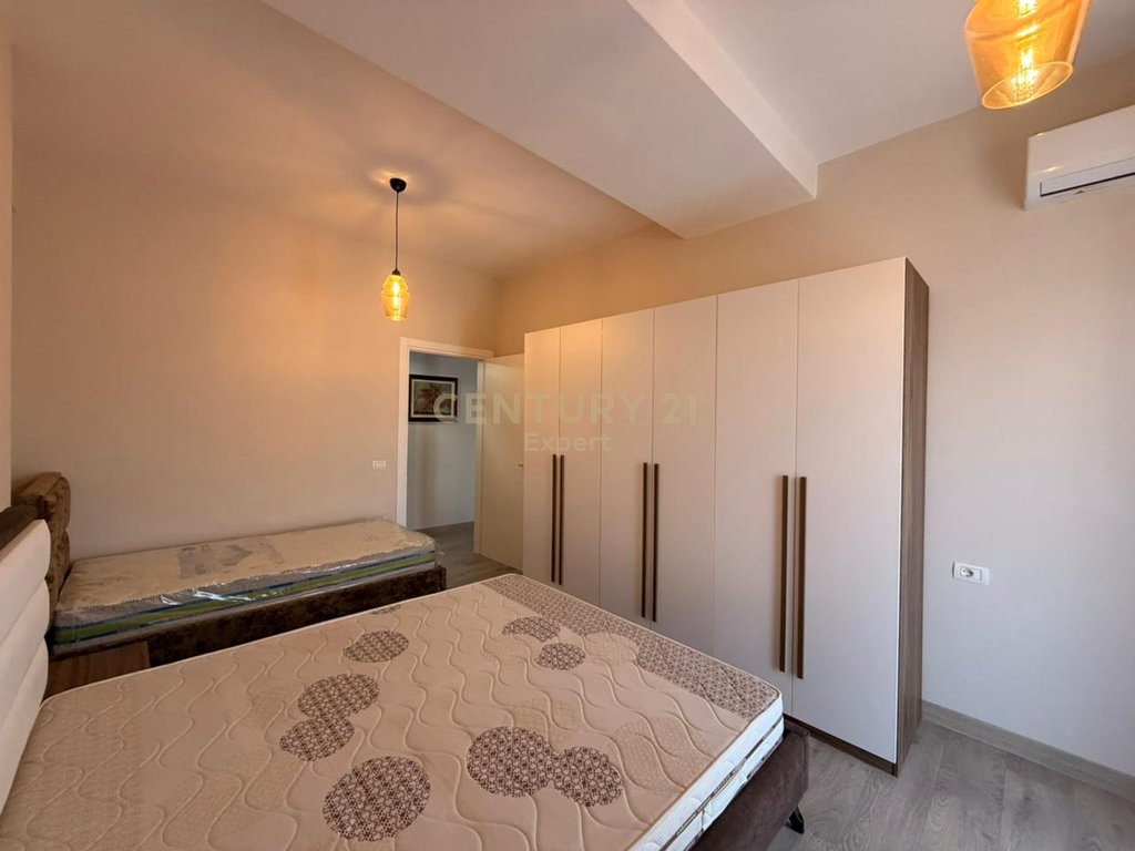 I am renting a 1+1 apartment near Brryli!