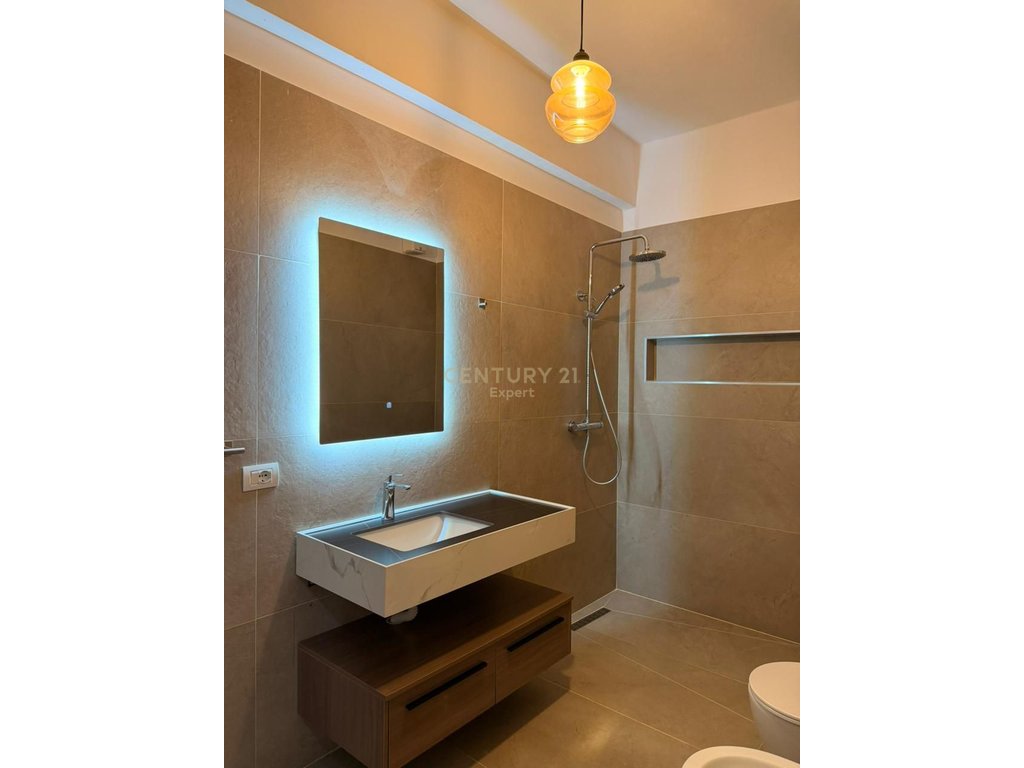 I am renting a 1+1 apartment near Brryli!