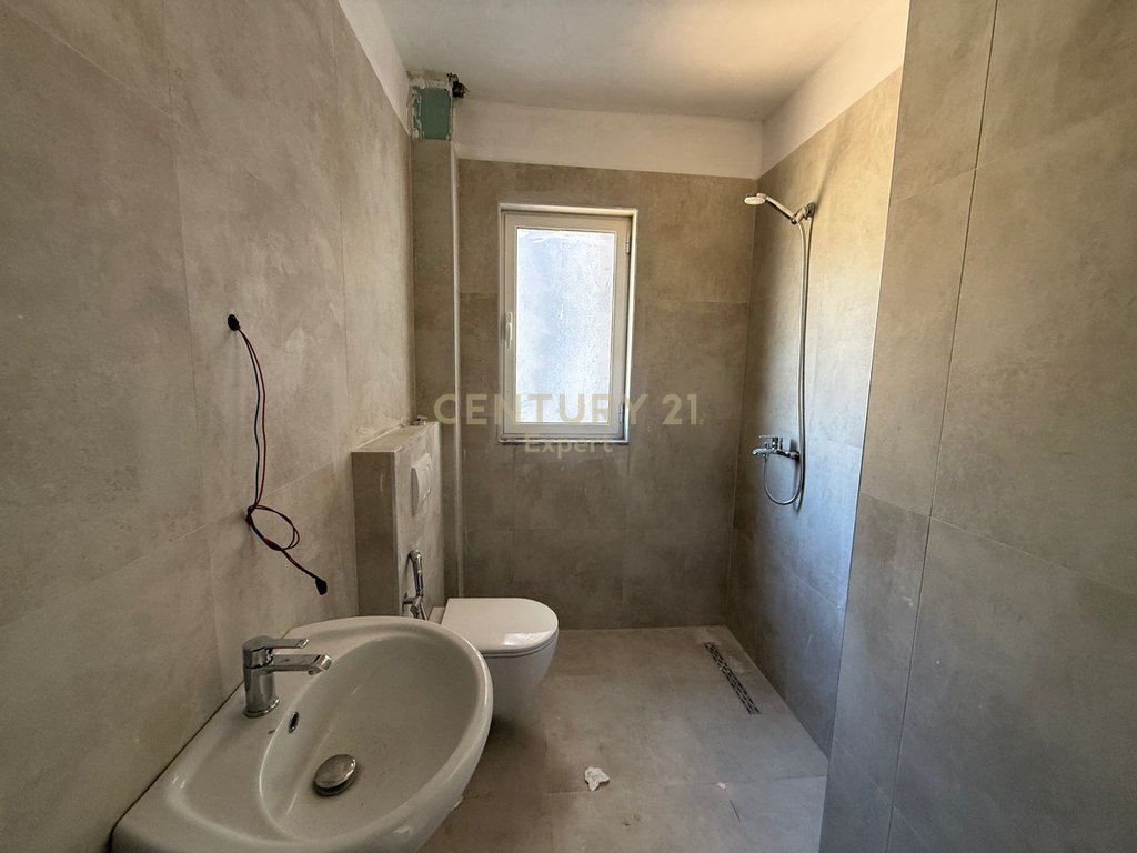 SARANDË, WE ARE SELLING A 1+1 APARTMENT IN LIMIONI PORT