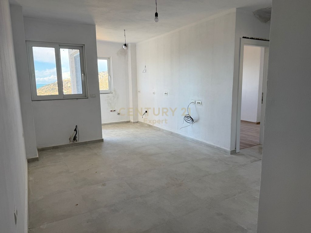 SARANDË, SELLING 2+1 APARTMENT IN LIMIONI PORT