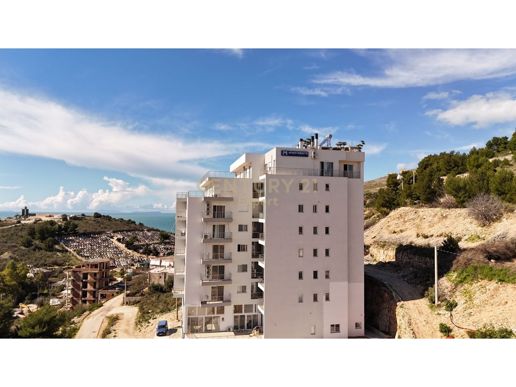 SARANDË, SELLING APARTMENT 2+1+2 + VERANDA IN THE PORT OF LIMIONI
