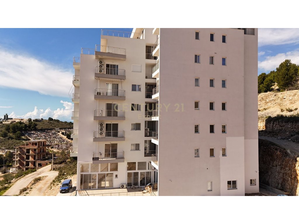 SARANDË, SELLING APARTMENT 2+1+2 + VERANDA IN THE PORT OF LIMIONI