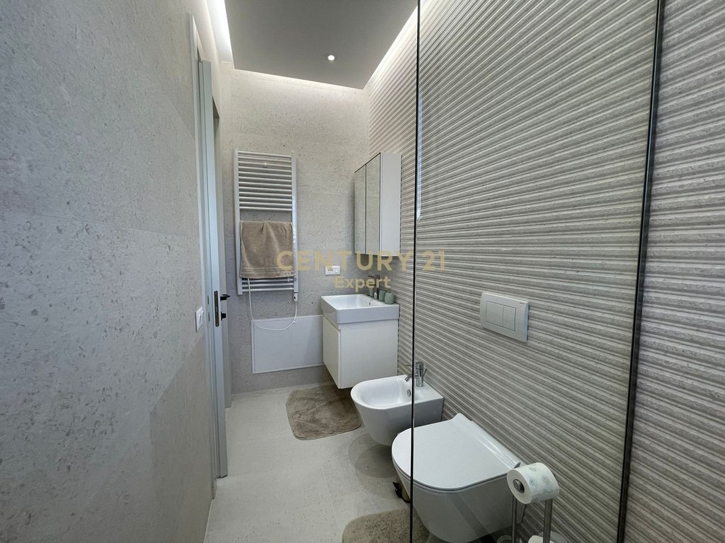 LUXURY INDIVIDUAL VILLA FOR RENT IN MULLET!!