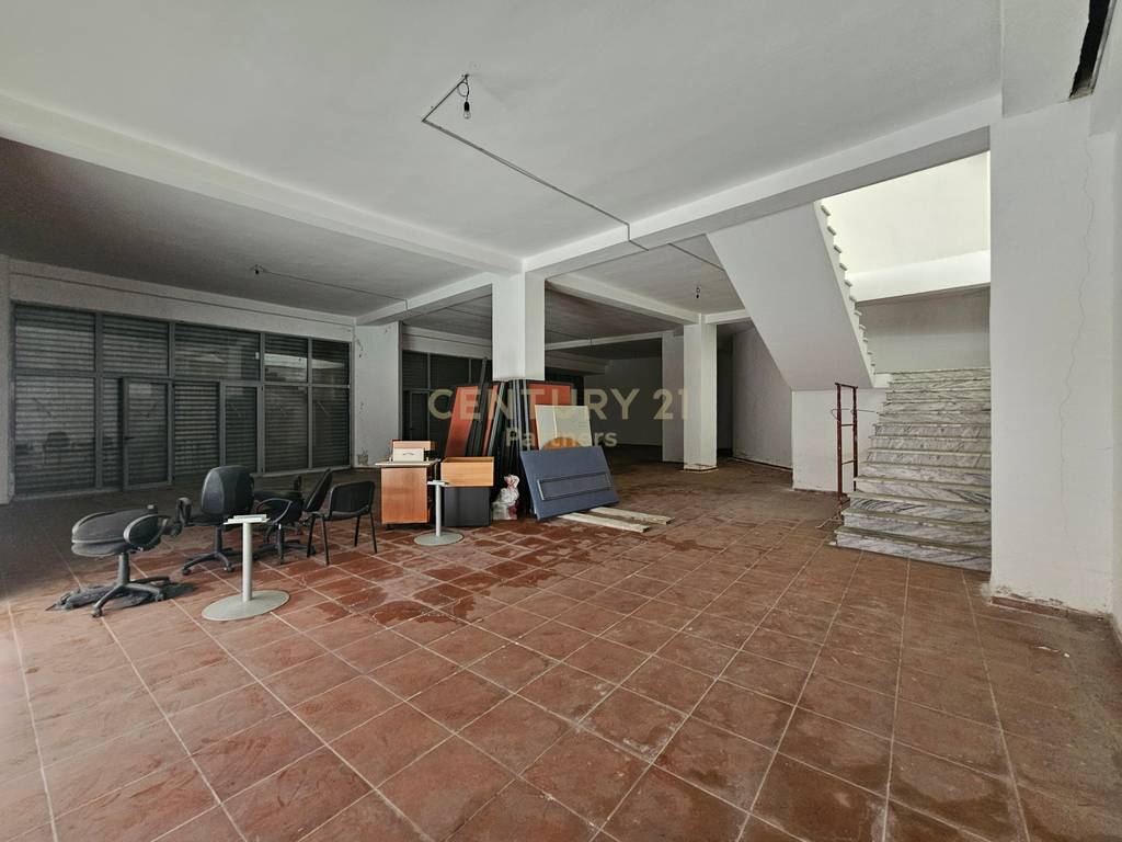 FOR SALE 4 COMMERCIAL PREMISES + 3 PARKING SPACE, EXCELLENT!