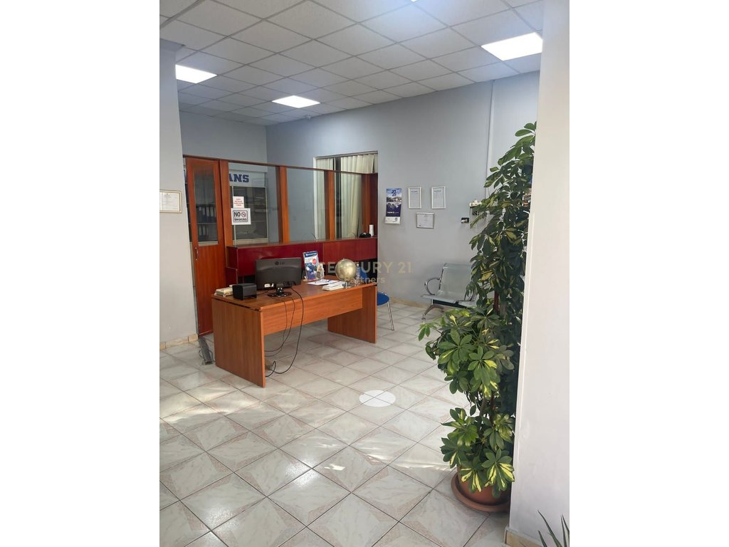 COMMERCIAL ENVIRONMENTAL CONNECTION IN THE CENTER OF LUSHNJA CITY