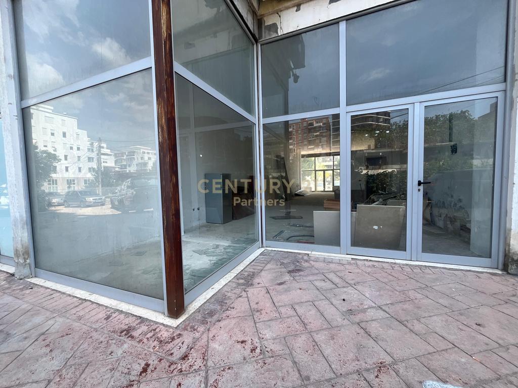 SHOP FOR SALE IN ASTIR!