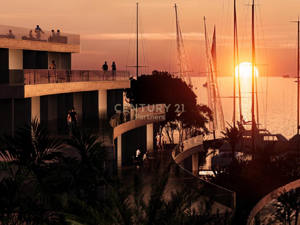 VILLA WITH YARD, IN THE "TURQUOISE MARINA" COMPLEX!