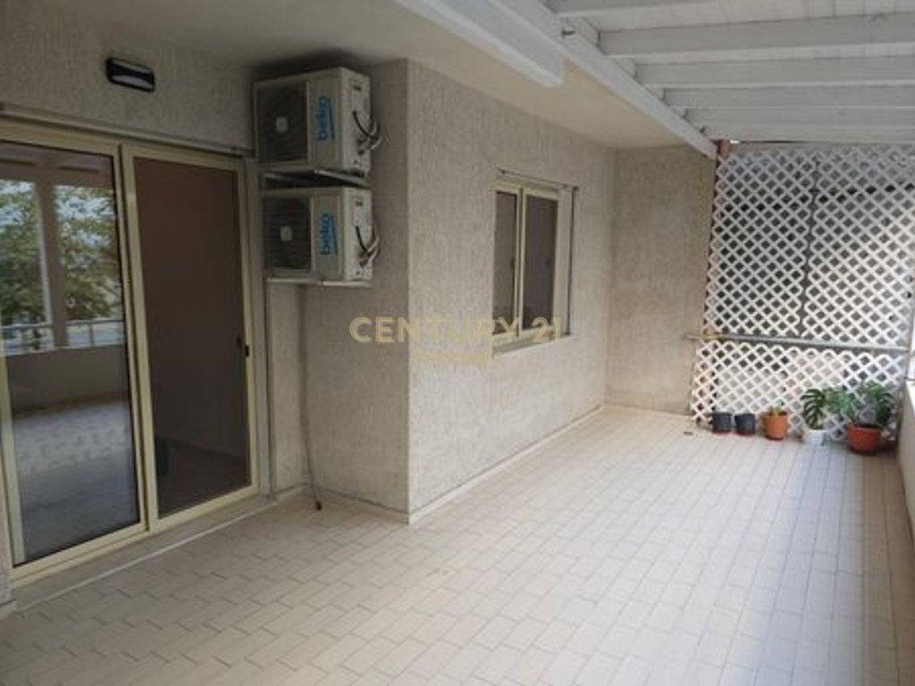 OPPORTUNITY SALE APARTMENT 2+1+2 & VERANDA IN VLORE-LUNGOMARE